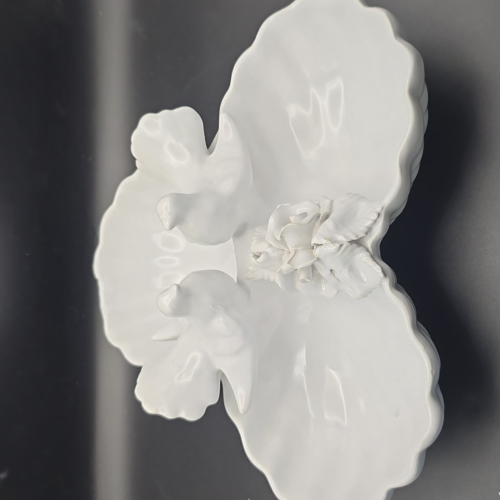 Jay Wilfred‎ porcelain dove & rose clam shell dish